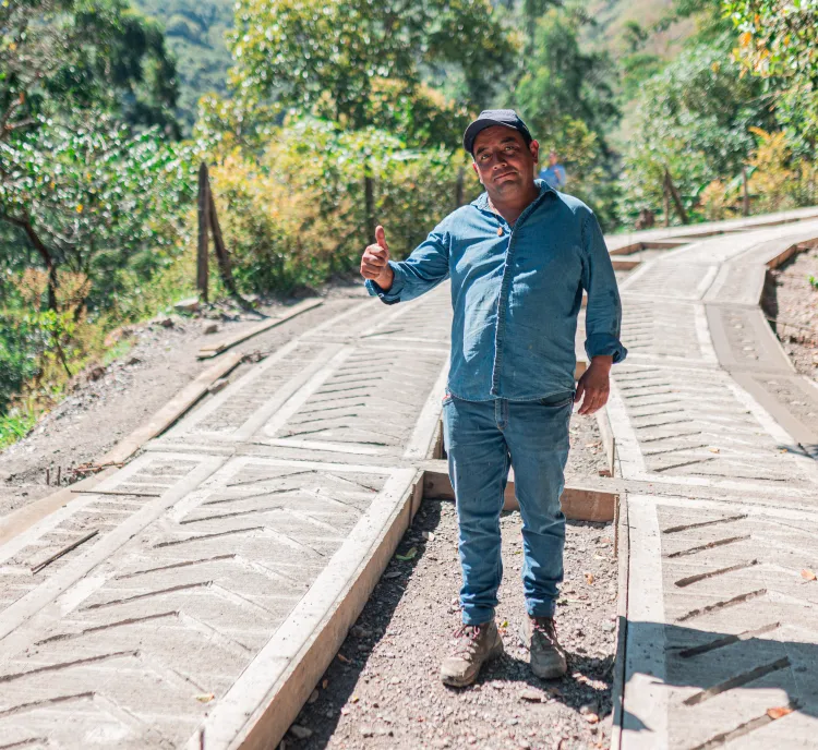 Placa Huellas y Comunidades 4.jpg