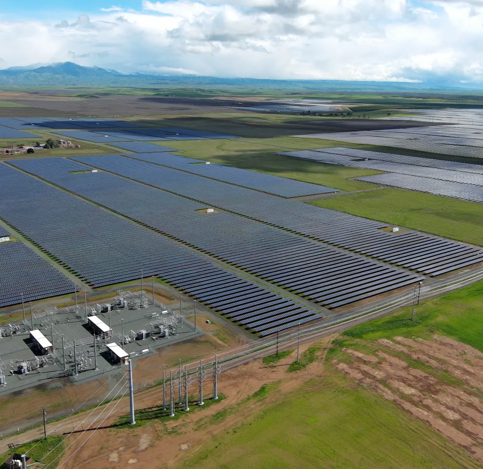 Rexford-large-scale-solar-farm-with-substation-and-mountains-in-background.JPG